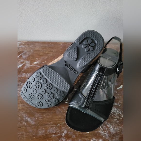 BRAND NEW AETREX sandals in box - Picture 11 of 13